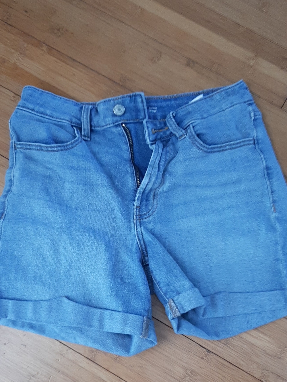 Old Navy WOW Women's Light Blue Denim Shorts SIZE 4